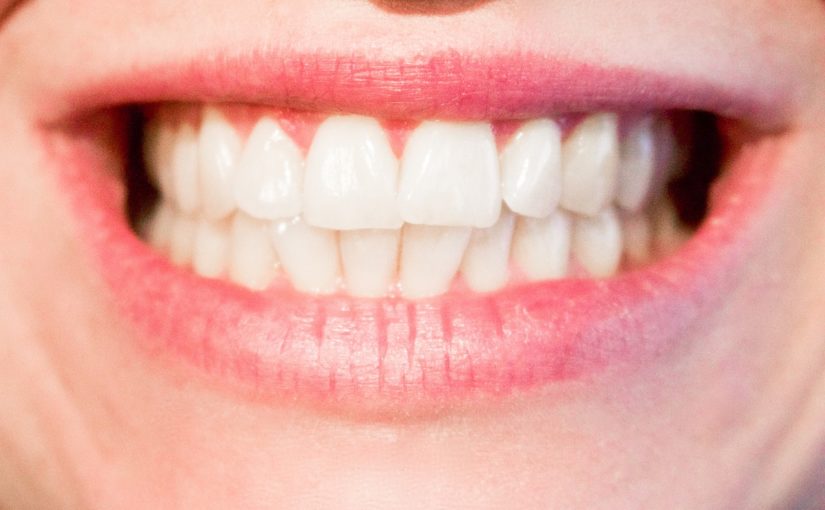 Nowoczesna technika wykorzystywana w salonach stomatologii estetycznej być może spowodować, że odbierzemy ładny uśmiech.